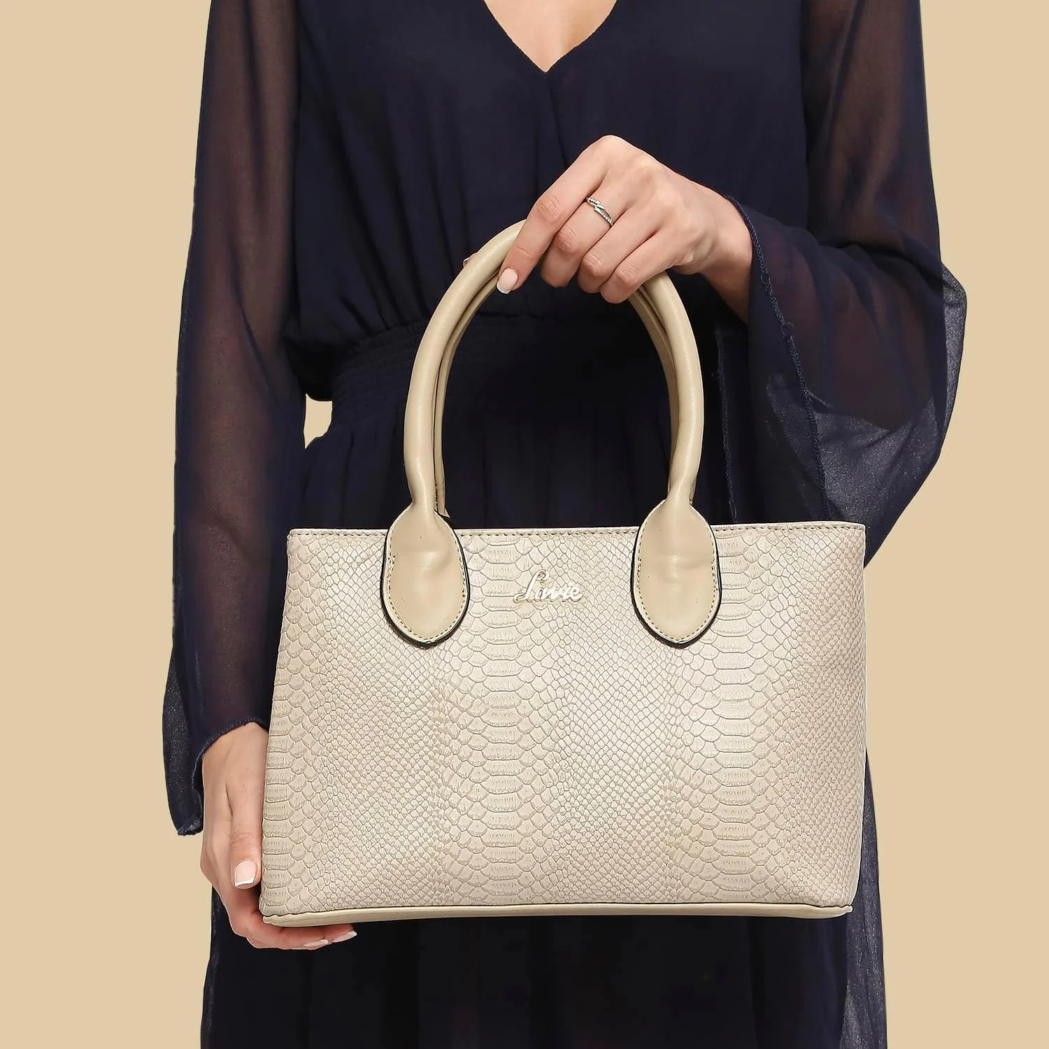 کیف دستی زنانه لاوی مدل Ficus، سایز متوسط (تک عددی) کیف دستی زنانه لاوی مدل Ficus، سایز متوسط (تک عددی)