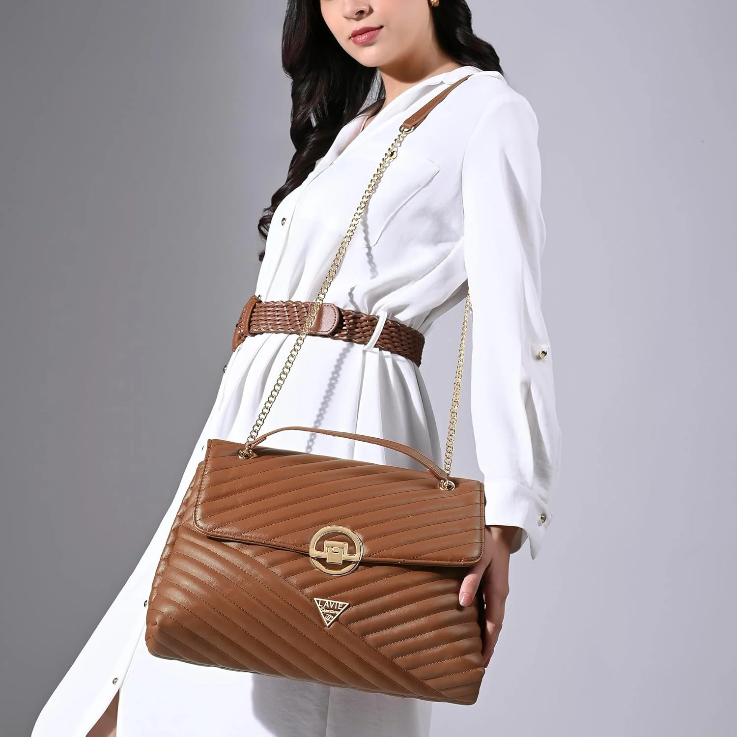 کیف دستی زنانه لاوی مدل Denver با طرح لوزی و درب تاشو | کیف دستی مناسب کار | کیف زنانه | کیف شانه ای شیک | هدیه برای خانم ها، رنگ قهوه ای روشن، بزرگ