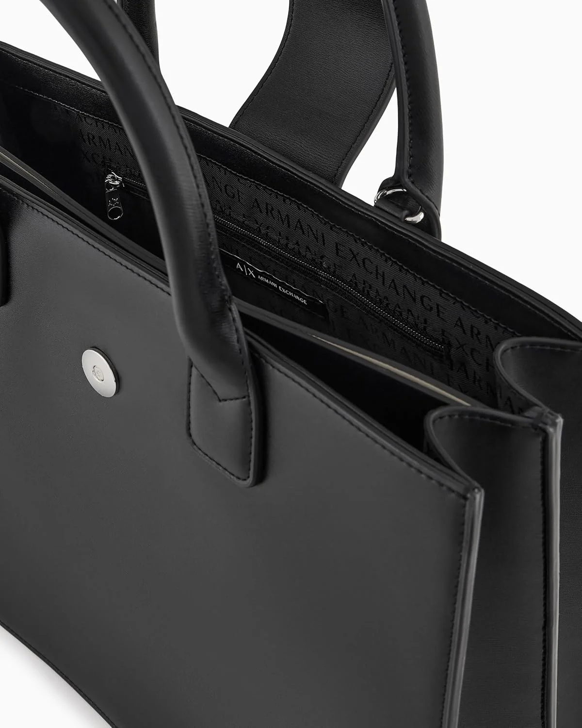 کیف دستی زنانه آرمانی اکسچنج مدل جودی، پایدار، با بست لوگو کیف دستی زنانه آرمانی اکسچنج مدل جودی، پایدار، با بست لوگو