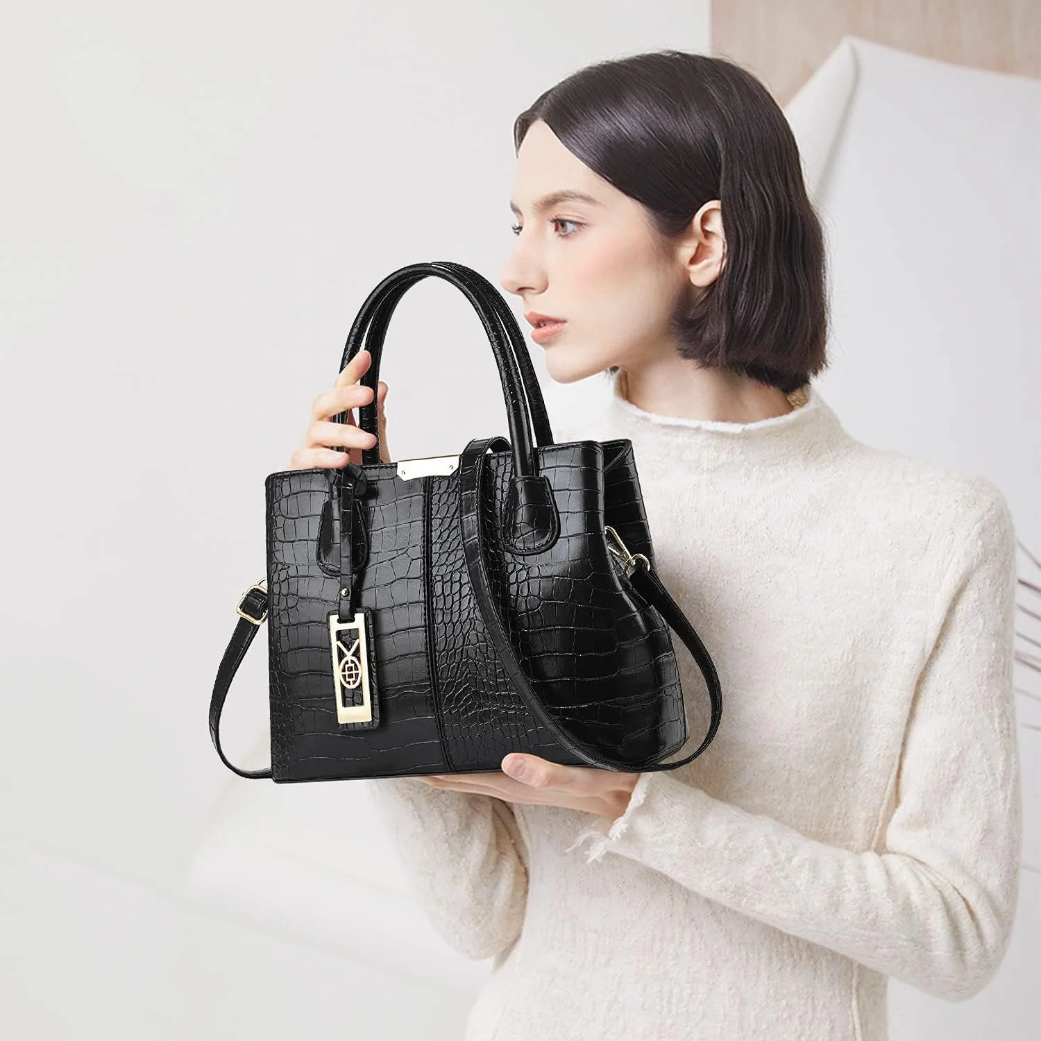 کیف دوشی زنانه با طراحی شیک کیف دوشی زنانه با طراحی شیک