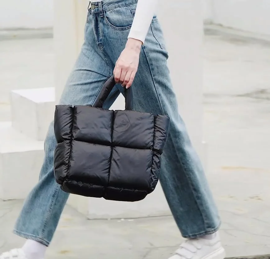 کیف دستی پافر، کیف لحافی پفی، کیف شانه ای زمستانی نرم و زیبا، کیف دستی سبک وزن برای کار و سفر بانوان