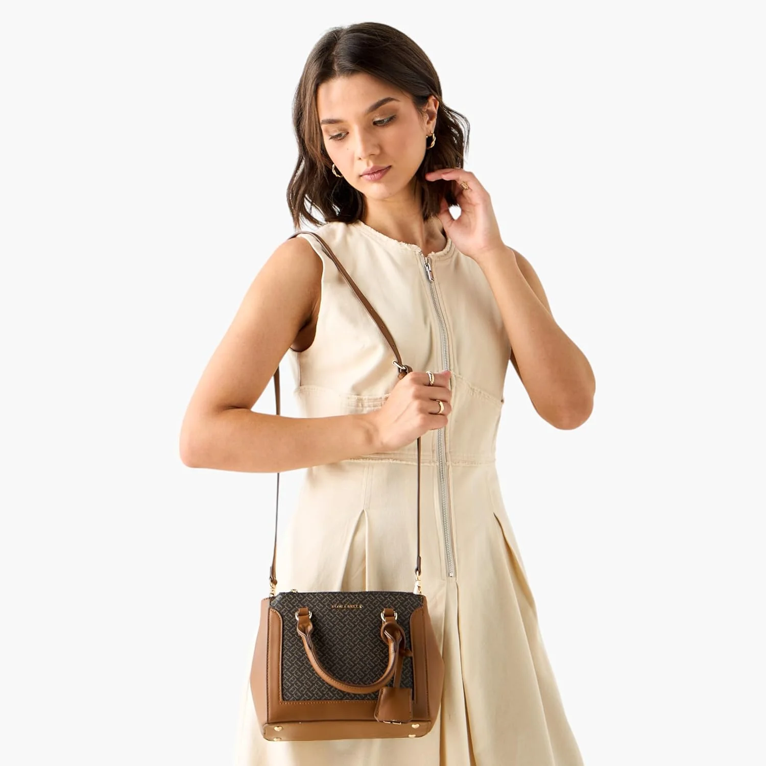 کیف دستی زنانه Flora Bella By Shoexpress با طرح مونوگرام، دسته های بالایی و بند جداشدنی، قهوه ای، سایز One Size