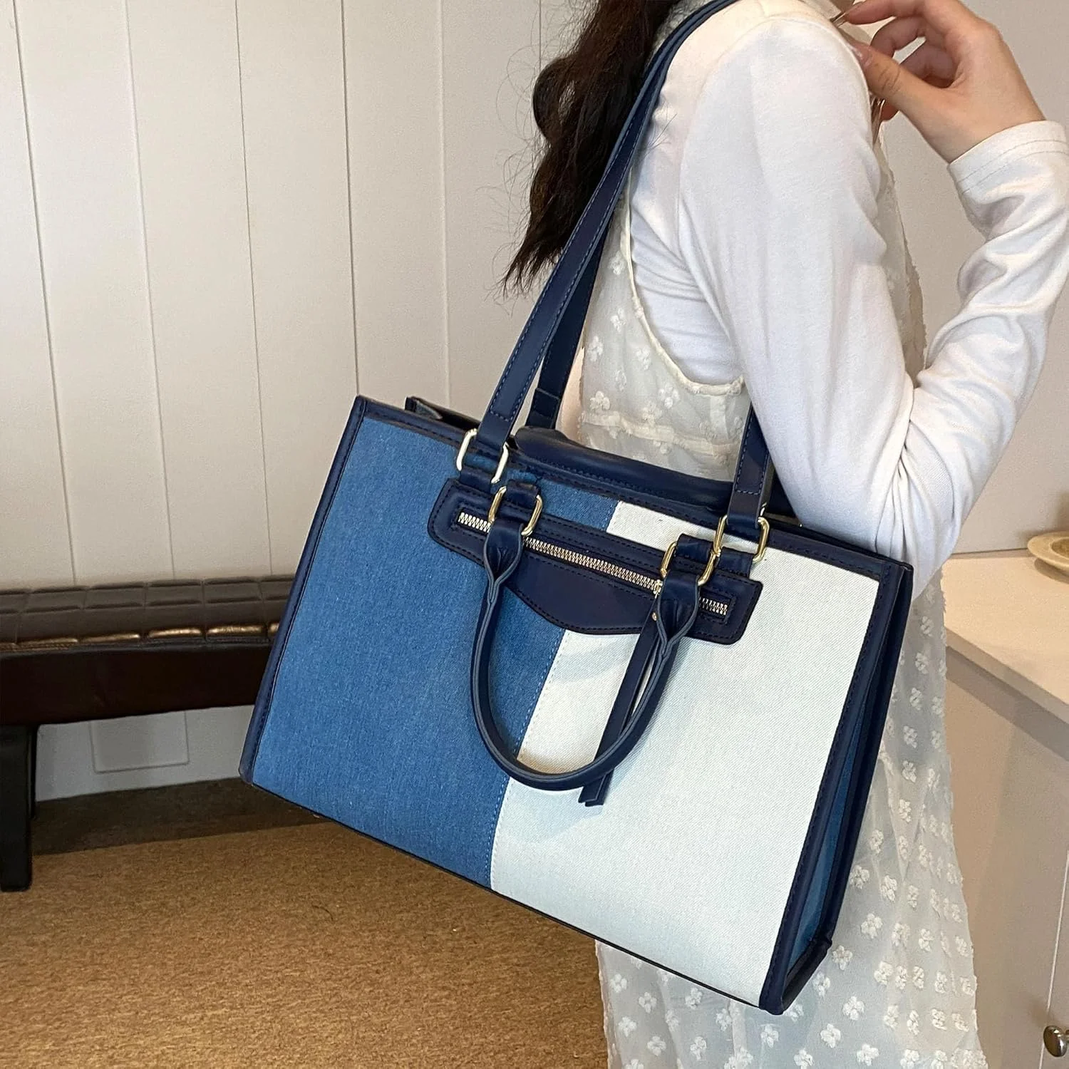 کیف دستی جین بزرگ NALACAL با تزیینات چرمی برای زنان، سازگار با لپ تاپ 15.4 اینچی، کیف چند جیبی، ایده آل برای کار، دفتر، مسافرت و خرید (36CM x 10CM x 26CM) کیف دستی جین بزرگ NALACAL با تزیینات چرمی برای زنان، سازگار با لپ تاپ 15.4 اینچی، کیف چند جیبی، ایده آل برای کار، دفتر، مسافرت و خرید (36CM x 10CM x 26CM)