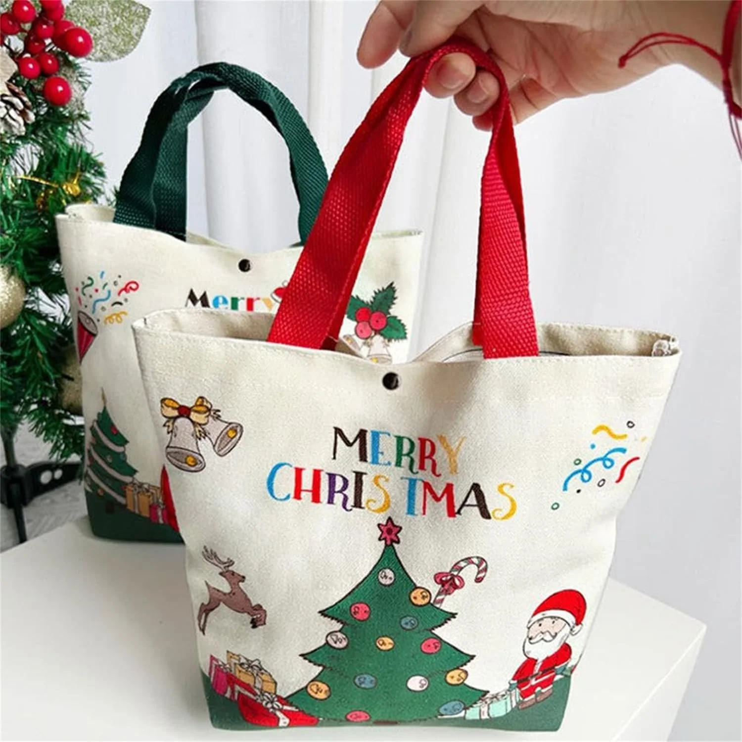 پینکه: ست 2 عددی کیف دستی کریسمس با طرح درخت کریسمس و بابانوئل، کیف خرید چندبار مصرف، کیف هدیه مهمانی، کیف دستی زنانه مناسب کار، سفر، خرید و تزیینات جشن کریسمس