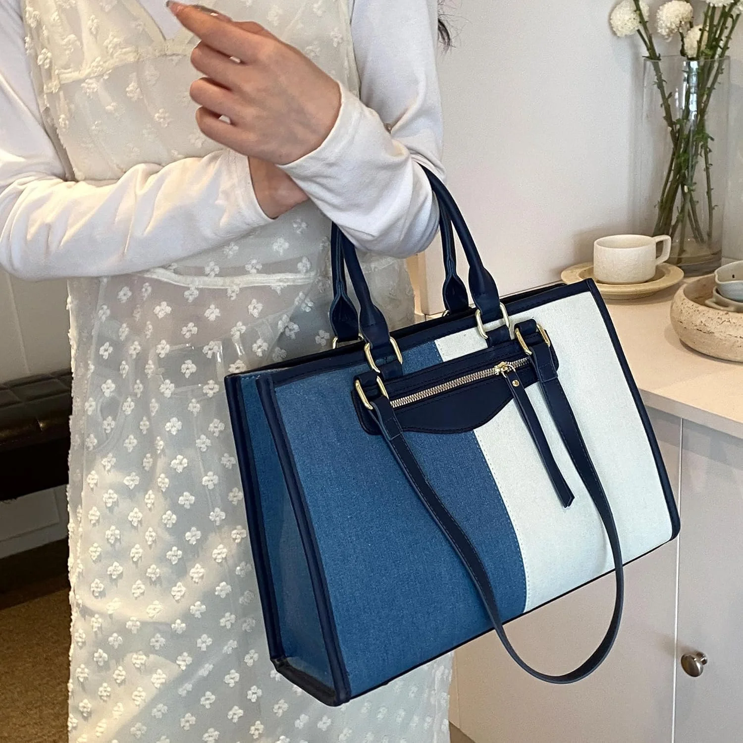 کیف دستی جین زنانه با دسته بالایی، طرح تکه دوزی دو رنگ، مناسب برای لپ تاپ 15.4 اینچی، کیف دستی چند جیبی، ایده آل برای کار، اداره، مسافرت و خرید (36CM x 10CM x 26CM)