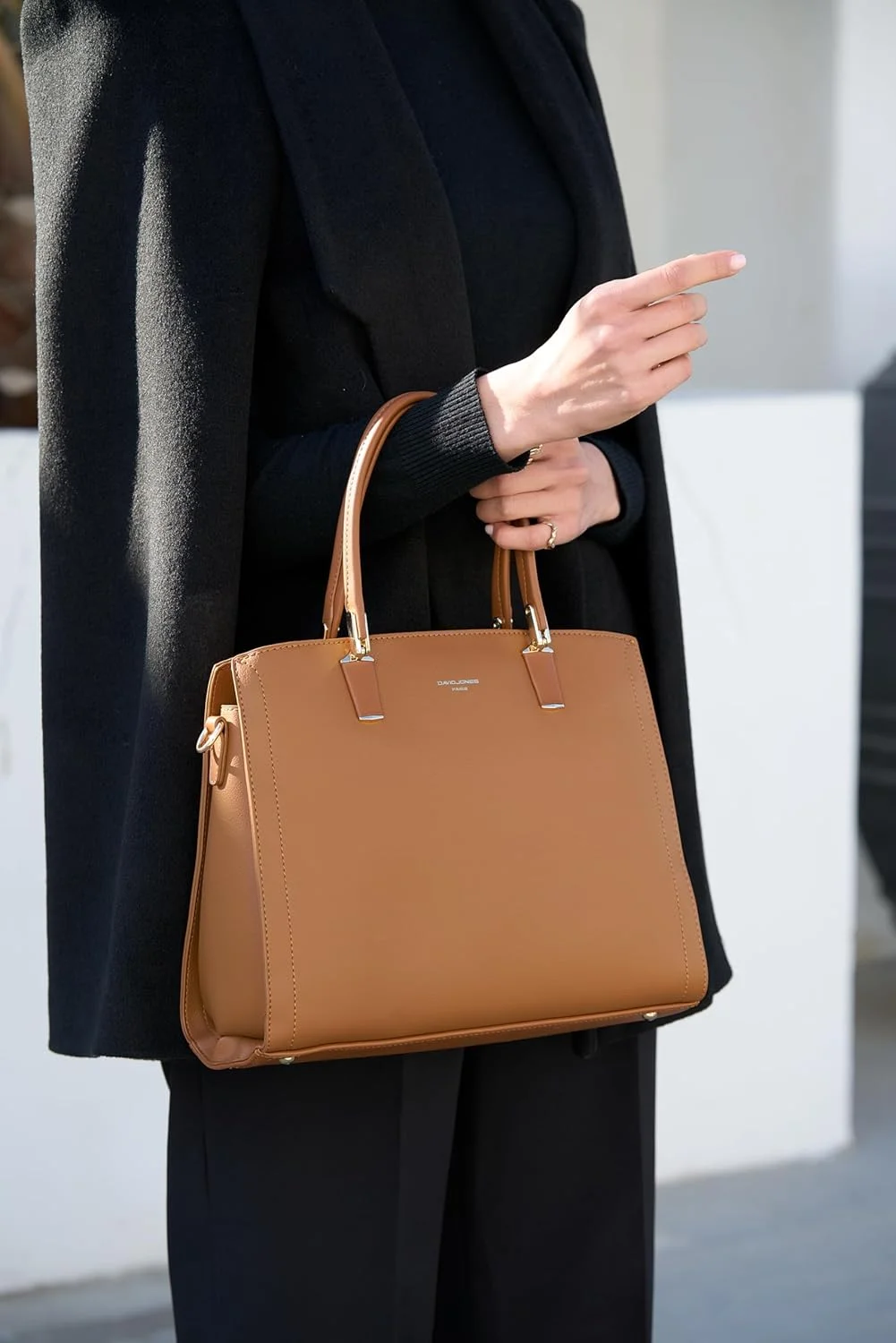 کیف دستی بزرگ مدل CM6718A دیوید جونز - کیف بزرگ کلاسیک دوشی ساخت فرانسه - کیف کار روزانه در اندازه بزرگ - کیف دوشی مناسب برای زنان و دختران با هر استایلی کیف دستی بزرگ مدل CM6718A دیوید جونز - کیف بزرگ کلاسیک دوشی ساخت فرانسه - کیف کار روزانه در اندازه بزرگ - کیف دوشی مناسب برای زنان و دختران با هر استایلی