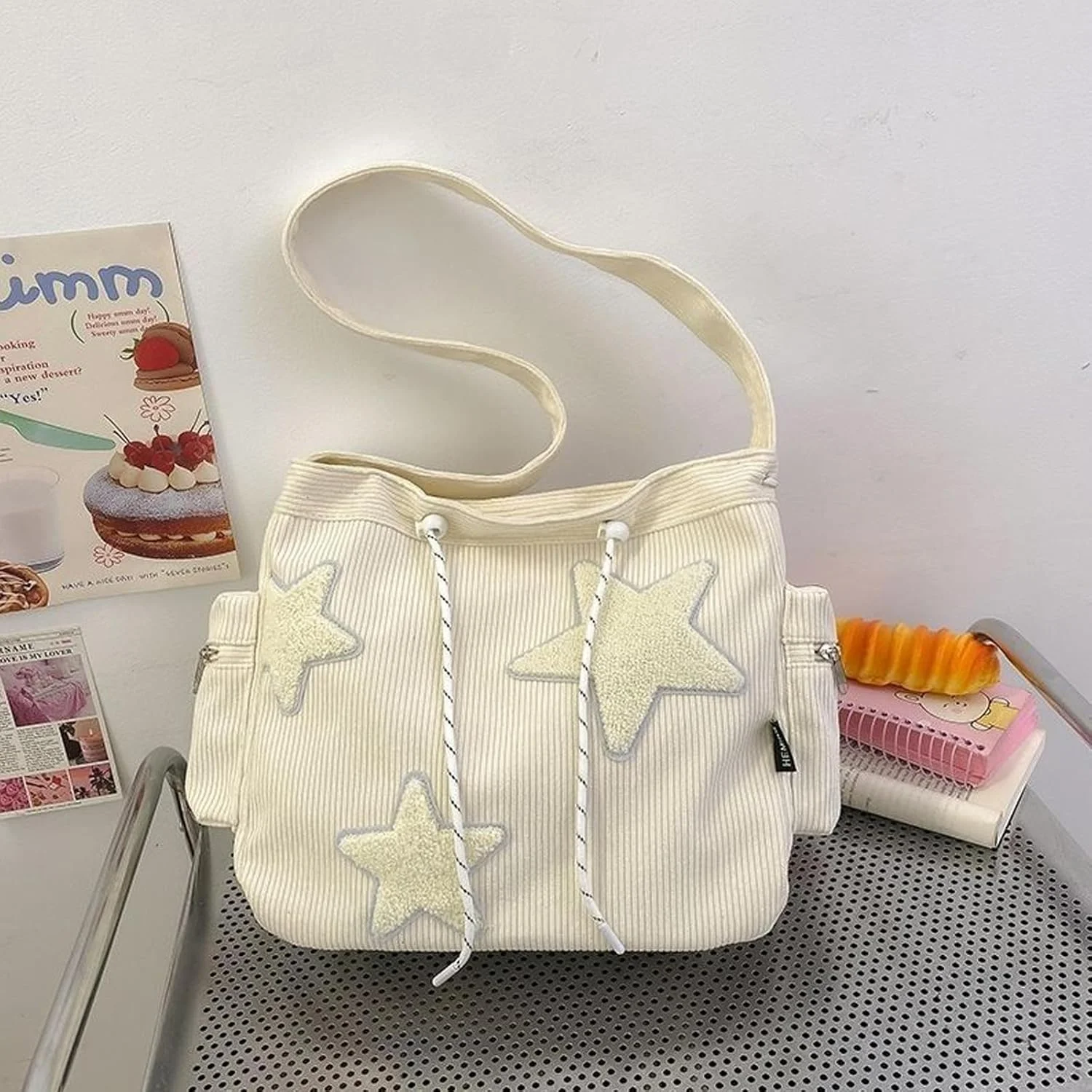 کیف دوشی مخمل کبریتی طرح ستاره Tazweeq، کیف دوشی روزمره سفید، کیف بزرگ دوشی زیبا برای کار در اداره، مسافرت و خرید کیف دوشی مخمل کبریتی طرح ستاره Tazweeq، کیف دوشی روزمره سفید، کیف بزرگ دوشی زیبا برای کار در اداره، مسافرت و خرید