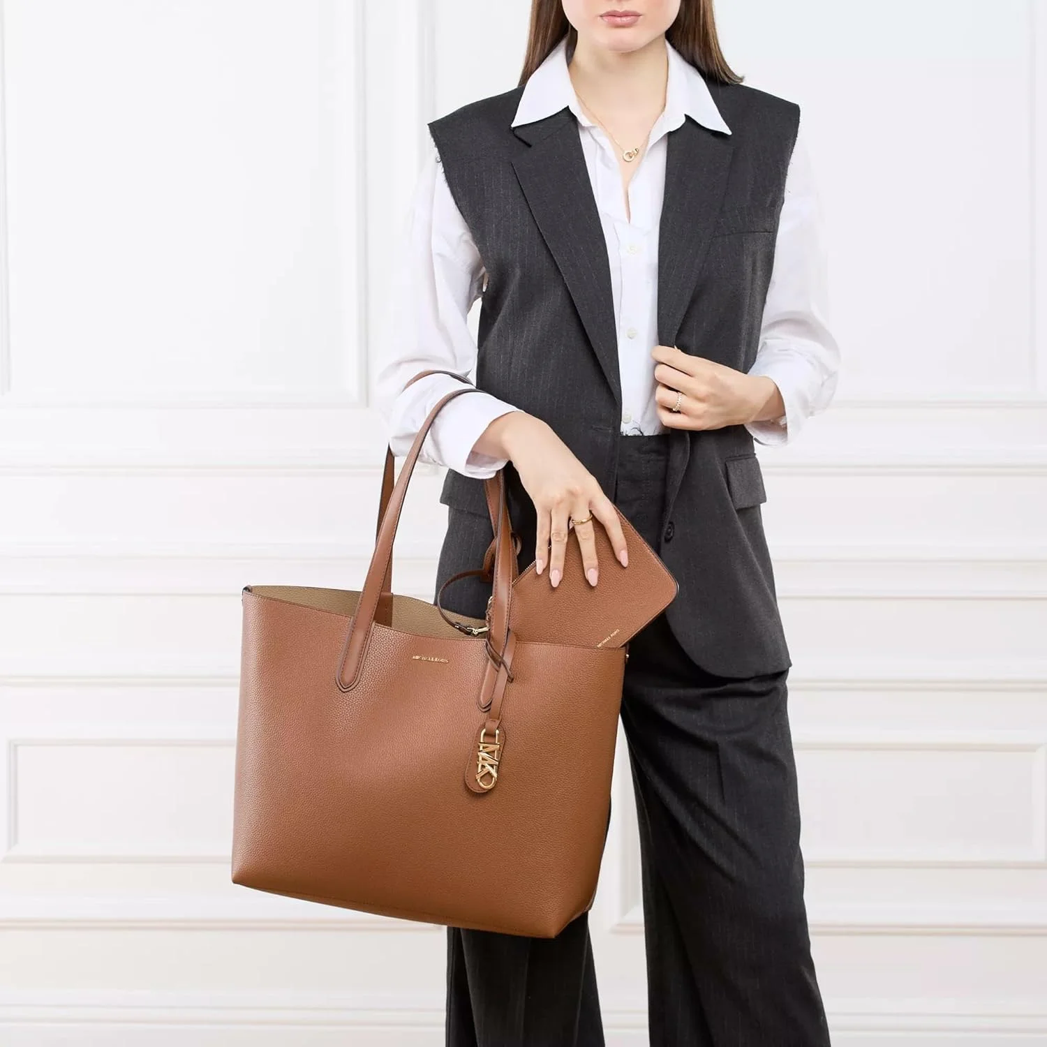 کیف دستی زنانه بزرگ جادار الاستیک مایکل کورس مدل الیزا کیف دستی زنانه بزرگ جادار الاستیک مایکل کورس مدل الیزا