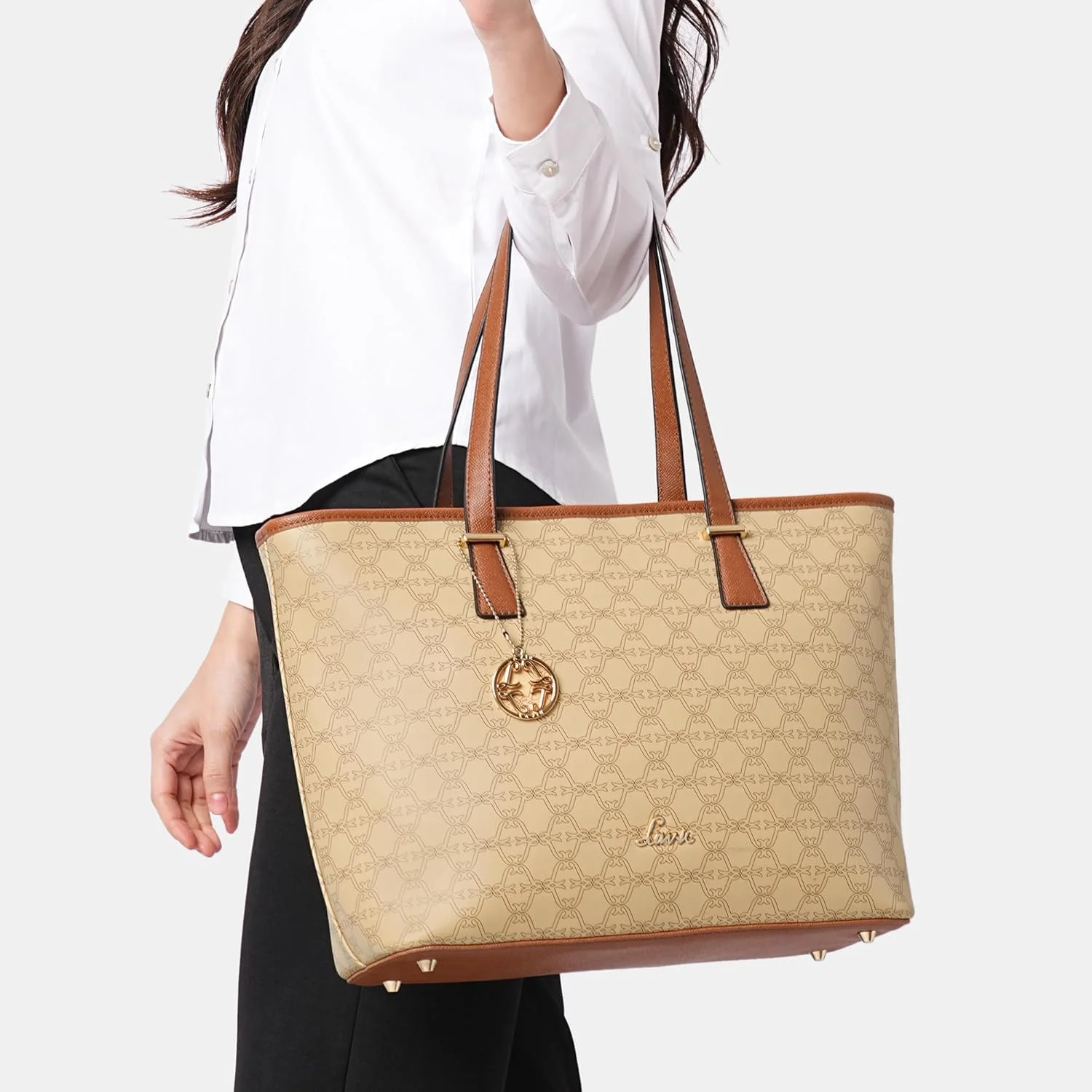 کیف دستی زنانه لاوی مدل Sherry با طرح مونوپرینت | کیف دستی زنانه