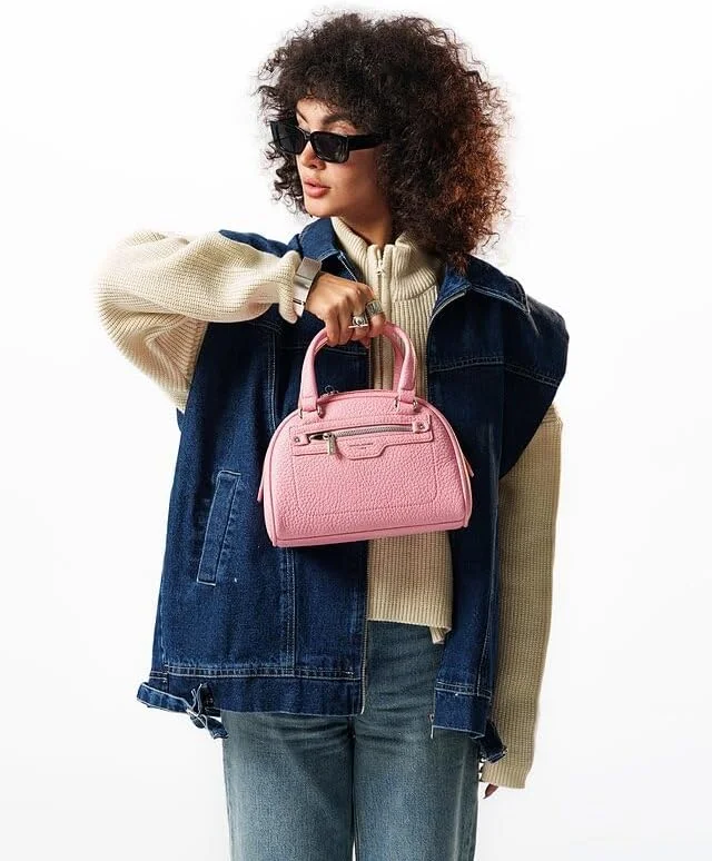 کیف دستی زنانه دیوید جونز - کیف دستی شیک و مینیمال مدل cm6944 - کیف گرد ساده و شیک - مناسب برای استفاده روزمره - کیف دستی و دوشی همه کاره - کیف دستی کراس بادی برای همه بانوان