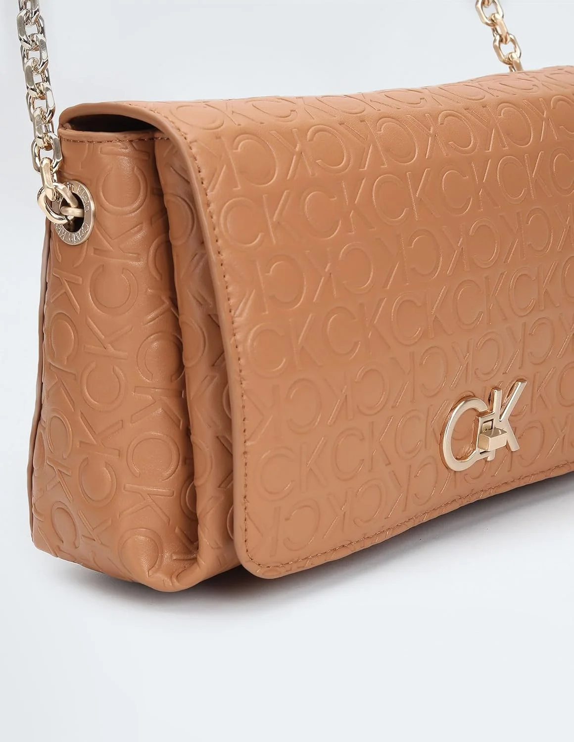 کیف دوشی زنانه کلوین کلاین مدل RE-LO - کیف های EMB کیف دوشی زنانه کلوین کلاین مدل RE-LO - کیف های EMB