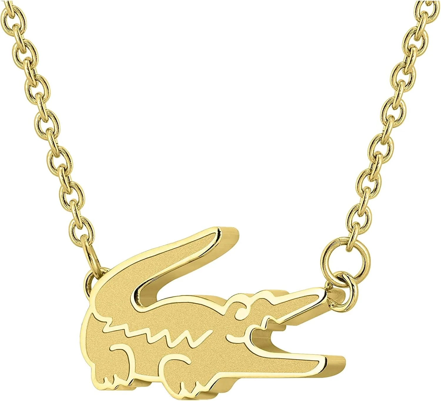 گردنبند آویز زنانه لاکوست، مجموعه کروکودیل، موجود در رنگ های نقره ای، طلایی زرد یا طلایی میخکی گردنبند آویز زنانه لاکوست، مجموعه کروکودیل، موجود در رنگ های نقره ای، طلایی زرد یا طلایی میخکی