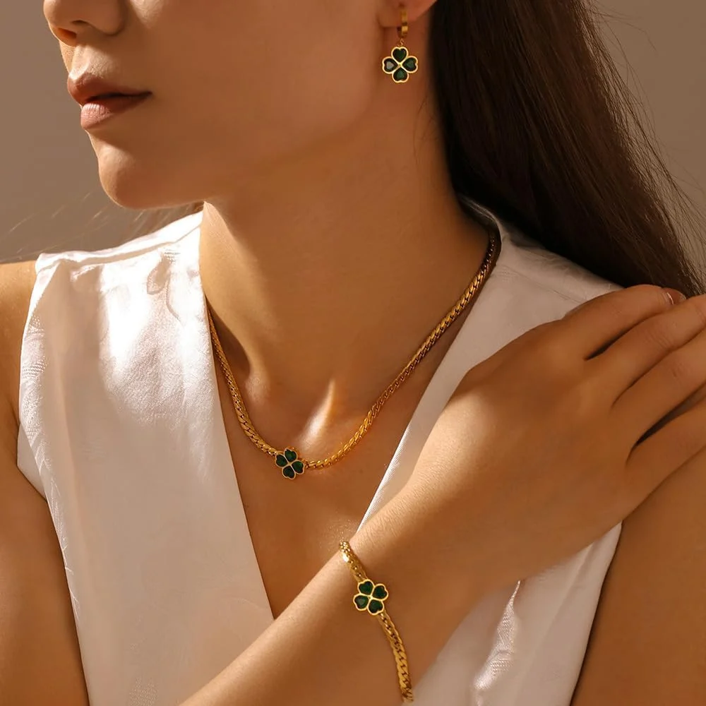 دستبند شبدر چهار برگ زمردی برای زنان و دختران - زنجیر پیوند قلب هندسی استیل ضد زنگ با روکش طلایی قابل تنظیم، جواهرات خوش شانسی ایرلندی و روزمره (سبز) دستبند شبدر چهار برگ زمردی برای زنان و دختران - زنجیر پیوند قلب هندسی استیل ضد زنگ با روکش طلایی قابل تنظیم، جواهرات خوش شانسی ایرلندی و روزمره (سبز)