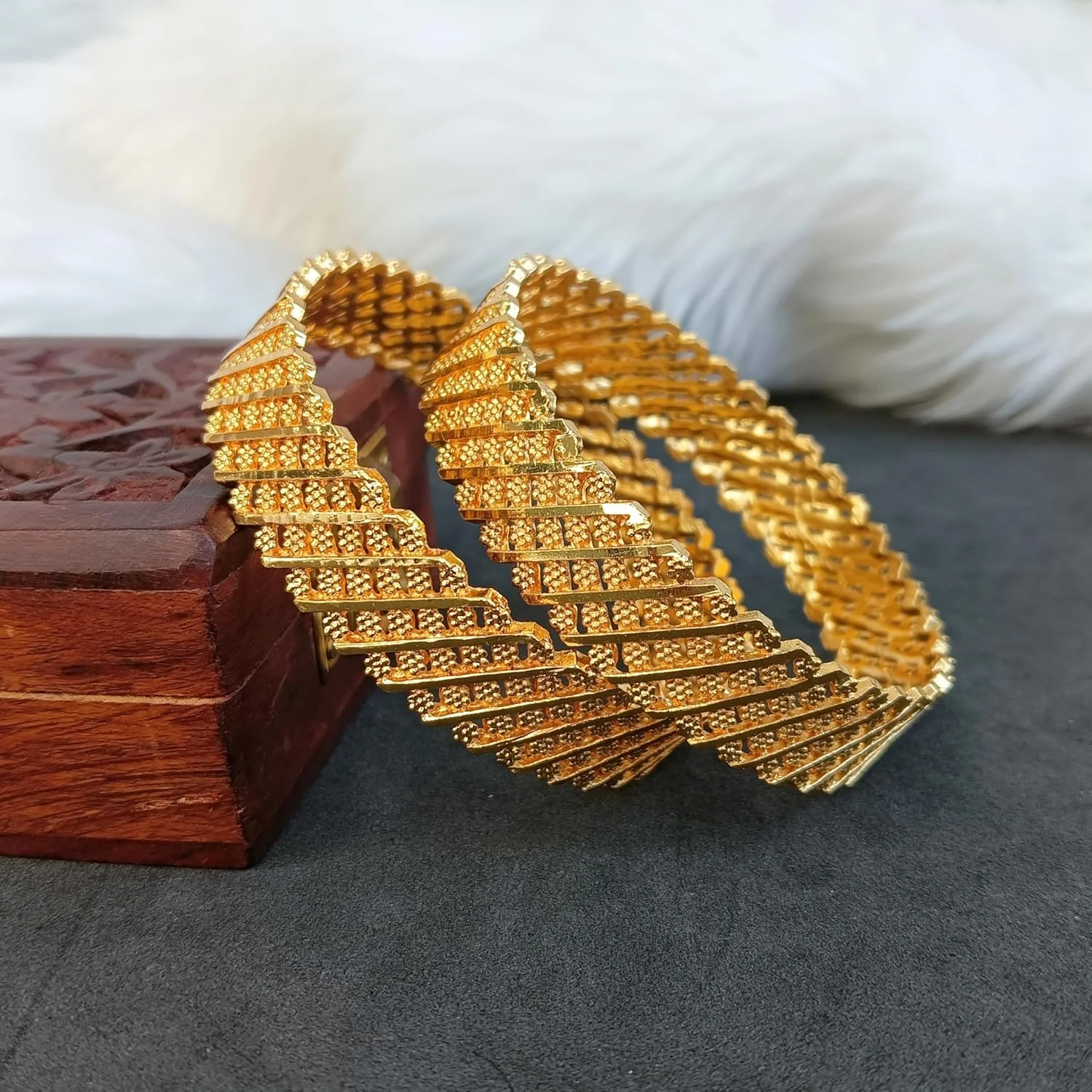 ست النگوی هندی زنانه با طرح طلایی Efulgenz، ست النگوی سبک دبی با طرح حکاکی شده، النگوهای هندی، دستبند جواهرات عروس هندی برای عروسی، جواهرات مد بالیوود (2 عدد)