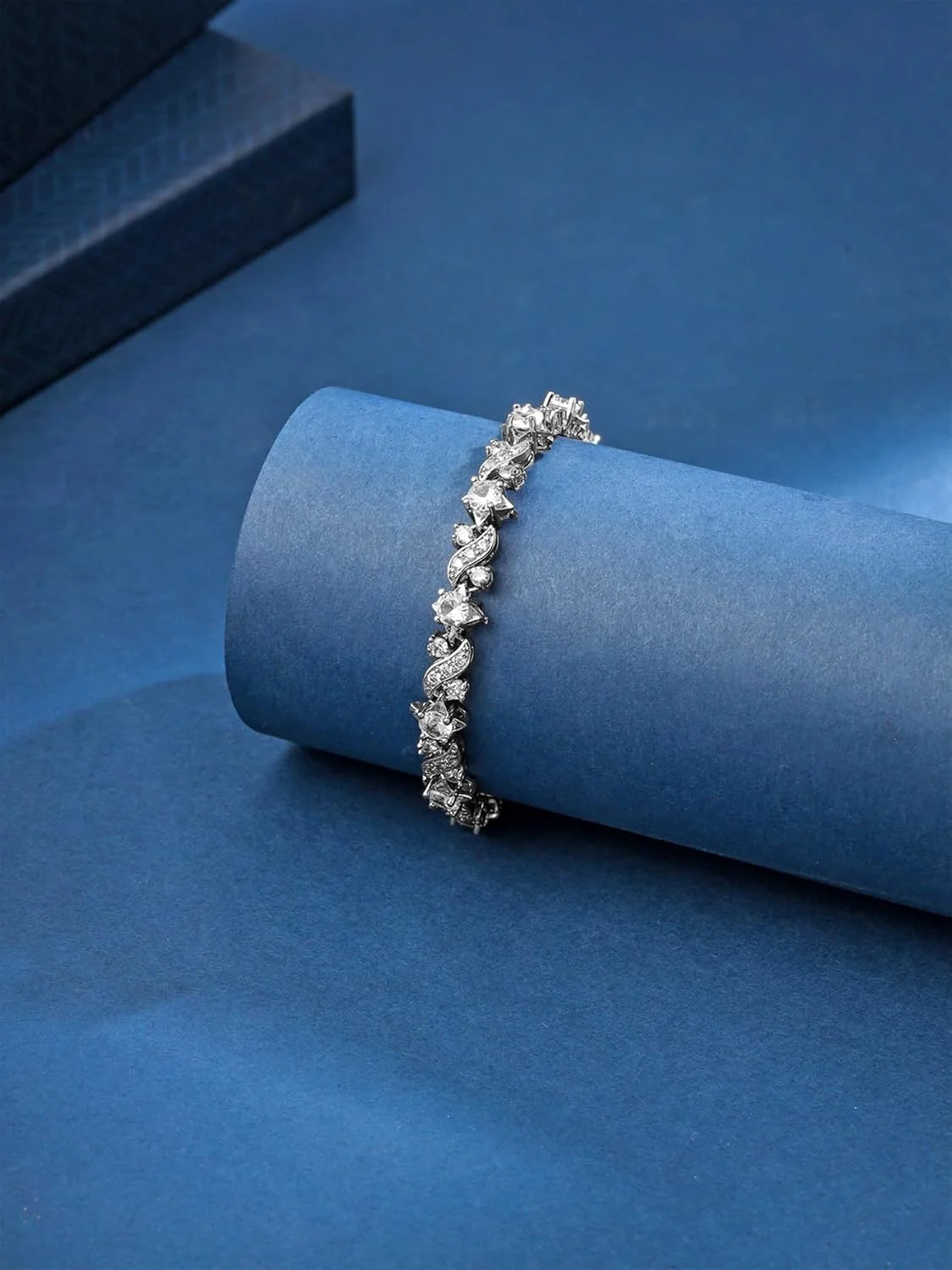 دستبند زنانه و دخترانه نگین دار Yellow Chimes با کریستال درجه A5 و الماس های سفید درخشان دستبند زنانه و دخترانه نگین دار Yellow Chimes با کریستال درجه A5 و الماس های سفید درخشان