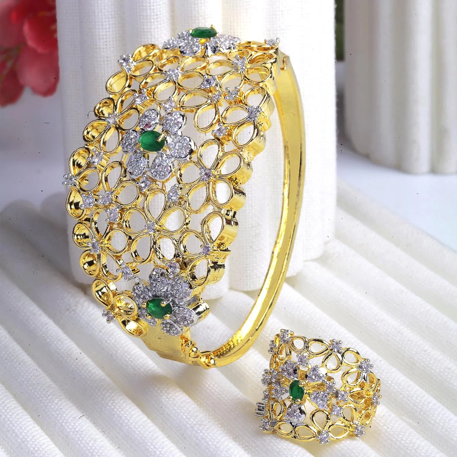 دستبند زنانه طرح جواهری نگین دار با روکش طلای زینمه به همراه انگشتر ست