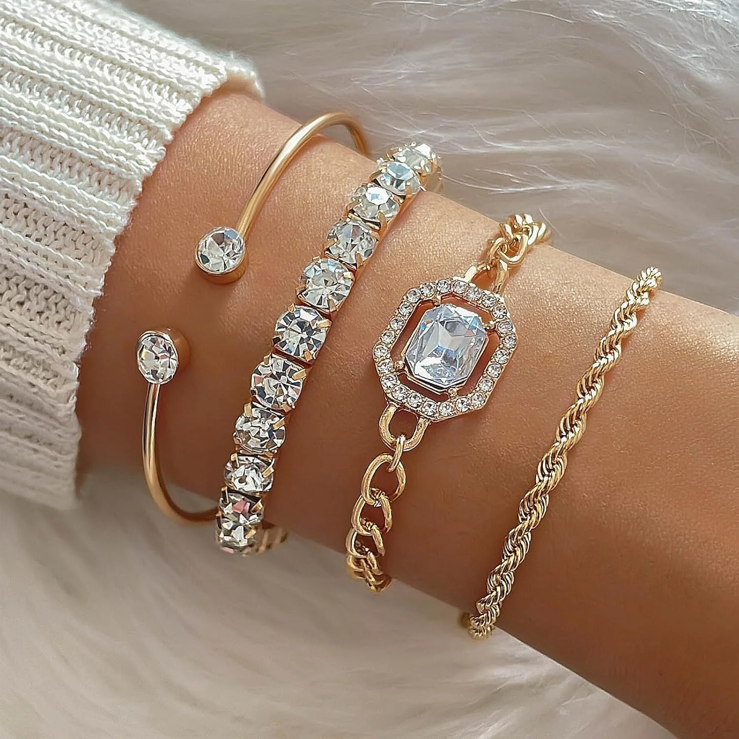 آزون 4 عدد دستبند روکش طلای 14 عیار زنانه - ست دستبند زنجیری ظریف لایه ای، النگوهای زیبا و قابل تنظیم برای استفاده روزمره، مهمانی، هدیه عروسی