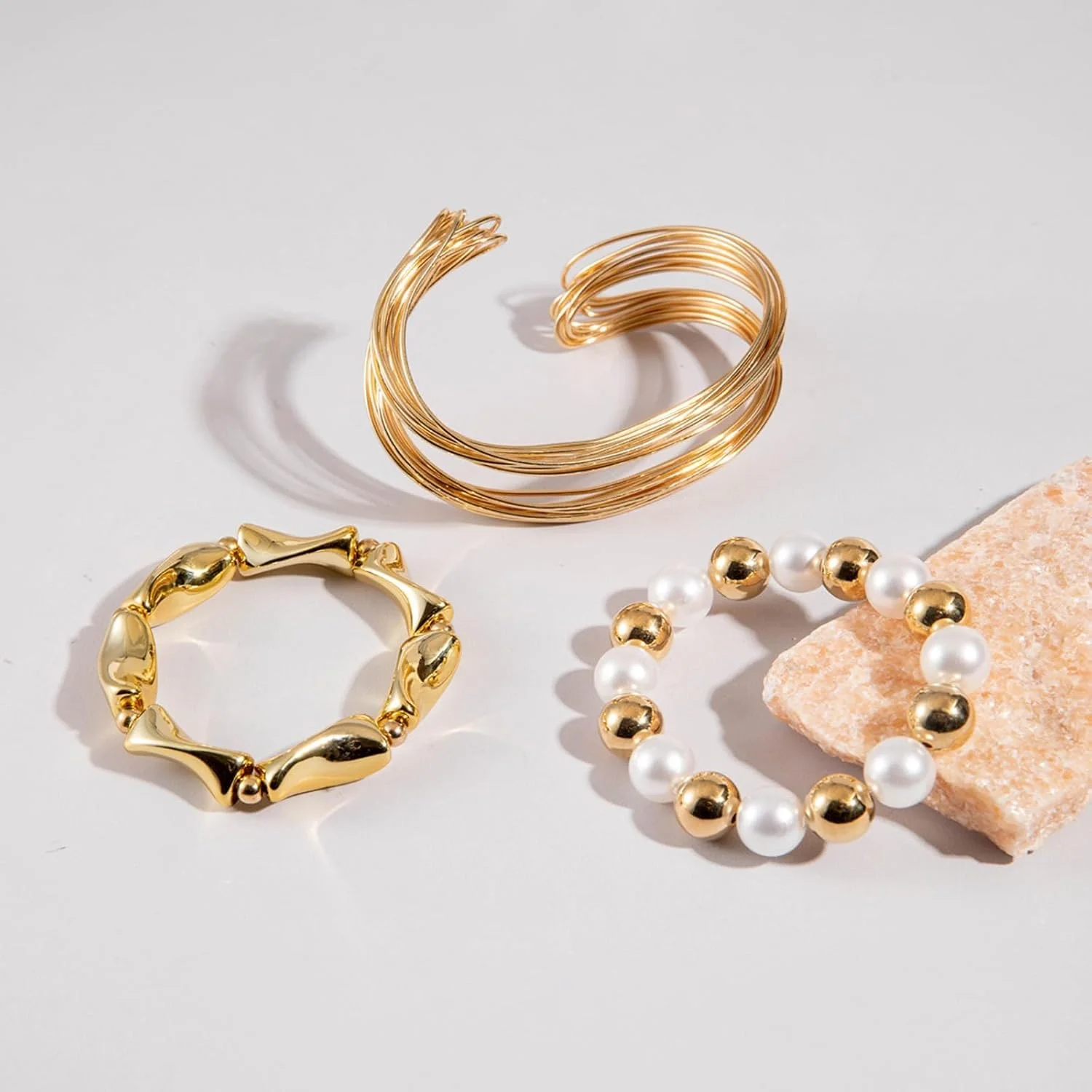 دستبند النگویی طلایی زنانه Azonee، دستبند ضخیم با روکش صاف و بدون تغییر رنگ، زیورآلات طلایی مد روز، هدیه جواهرات مد روز (رنگ طلایی، سبک ضخیم)