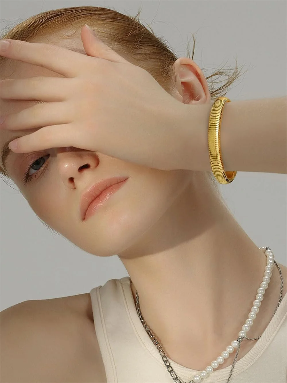 دستبند النگویی طلایی ضخیم Azonee برای زنان، جواهرات استیل ضد زنگ کششی زنجیره ای برای زنان، دستبند النگویی پهن و انعطاف پذیر طلایی، 10 میلی متر