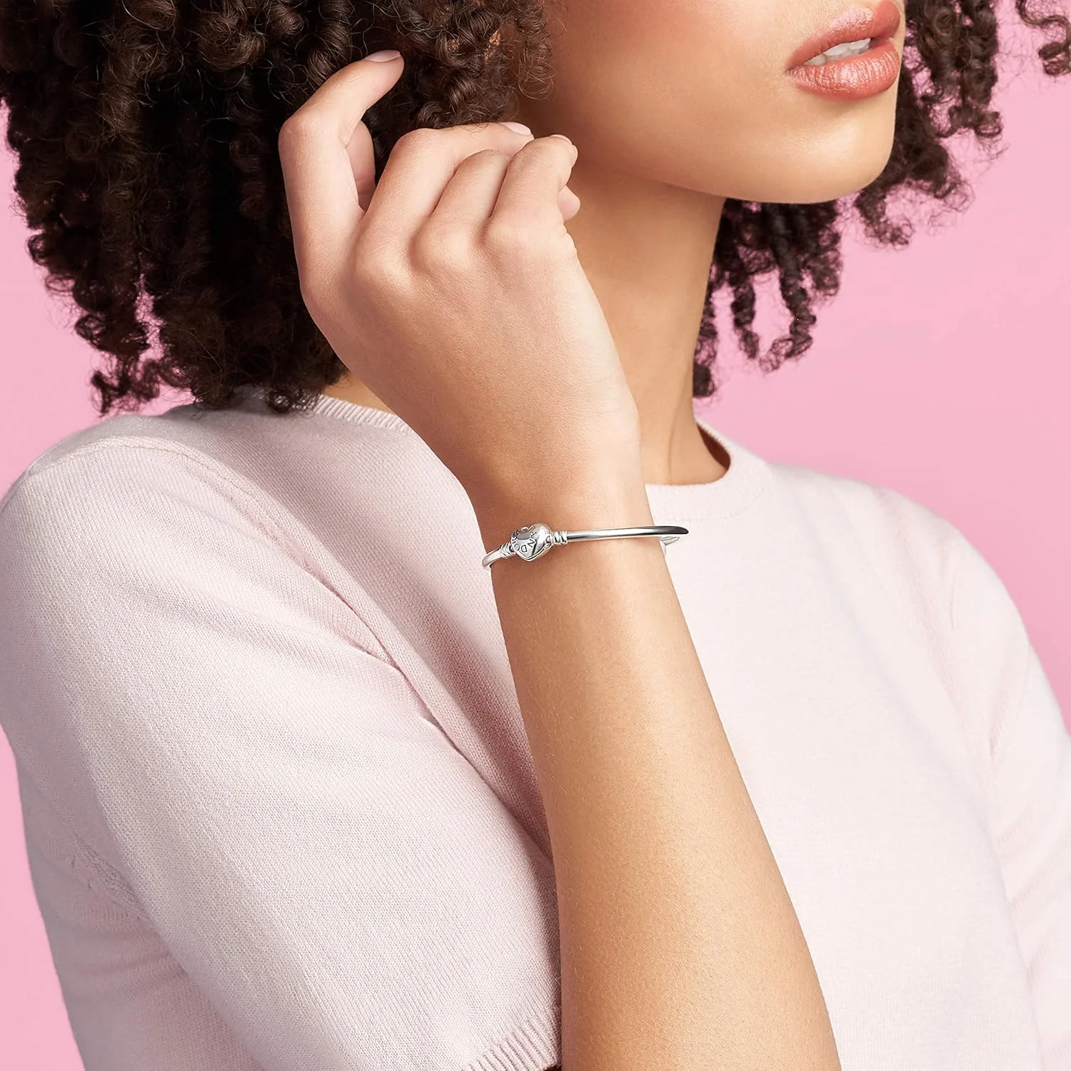 دستبند زنانه پاندورا مدل نقره ای قلبی، ۱۹ سانتی متر - 596268-19