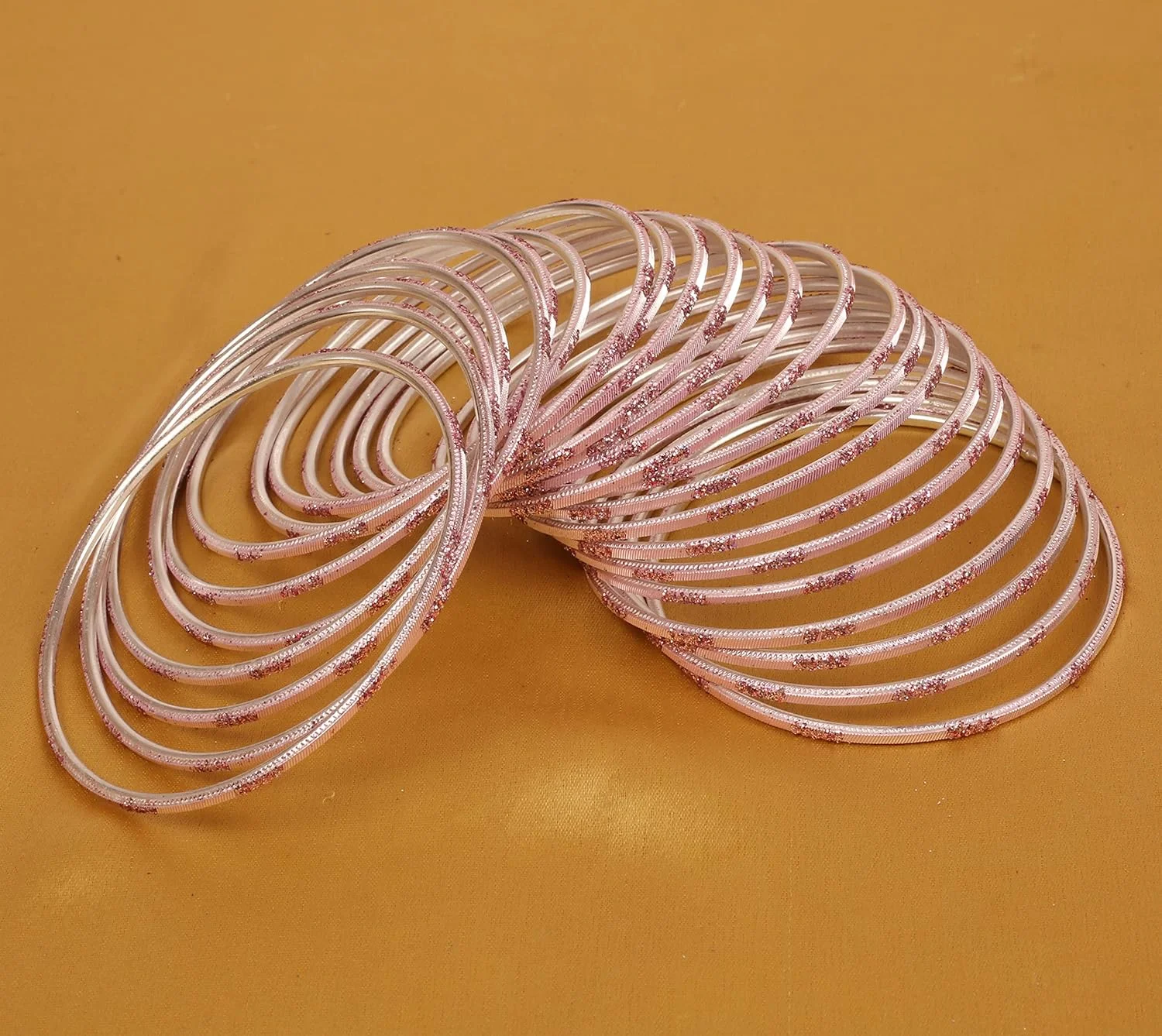 دستبند النگویی زنانه تاچ استون، طرح جدید!، مد روز بالیوود، کار شده با حکاکی، نگین های درخشان، رنگ صورتی ملایم، طراحی جواهرات جذاب. ست 24 عددی. مخصوص بانوان.