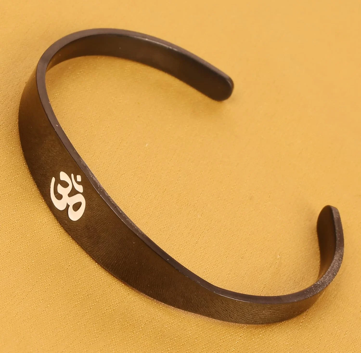 دستبند النگویی لولایی دست ساز تاچ استون، طرح های جدید هندی بالیوودی، با طرح های قومی و معنوی، مناسب خانم ها و آقایان دستبند النگویی لولایی دست ساز تاچ استون، طرح های جدید هندی بالیوودی، با طرح های قومی و معنوی، مناسب خانم ها و آقایان