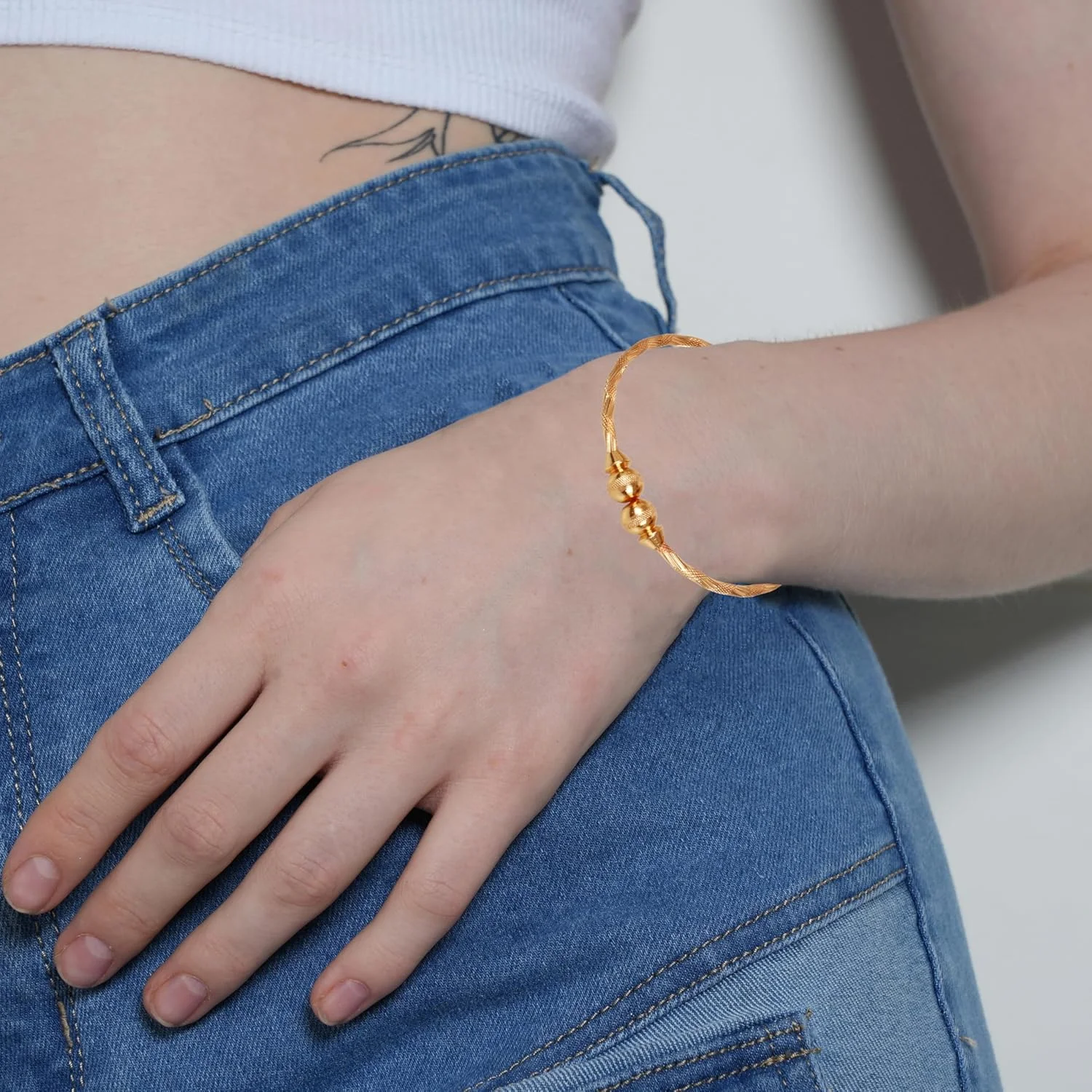 تاچ استون! دست ساز ظریف و زیبای بالیوودی هندی، جواهرات فلزی طراح دار با قابلیت باز شدن، دستبند سایز آزاد با رنگ طلایی برای بانوان.