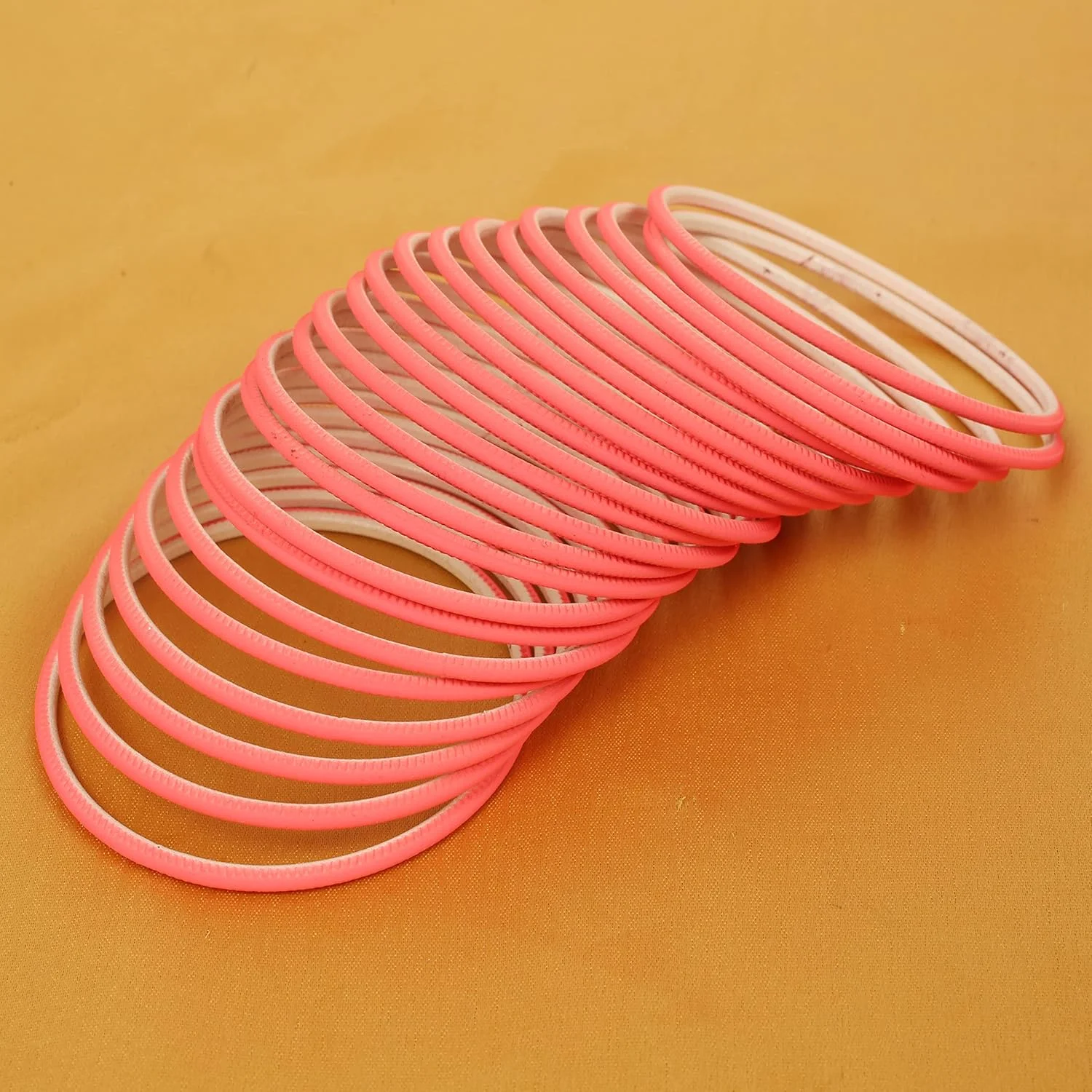 دستبند النگویی تاچ استون، کالکشن رنگ پاستیلی بالیوود، طراحی هندی، دست ساز، انتخاب طراحان غربی، زیورآلات النگویی. ست 24 عددی.