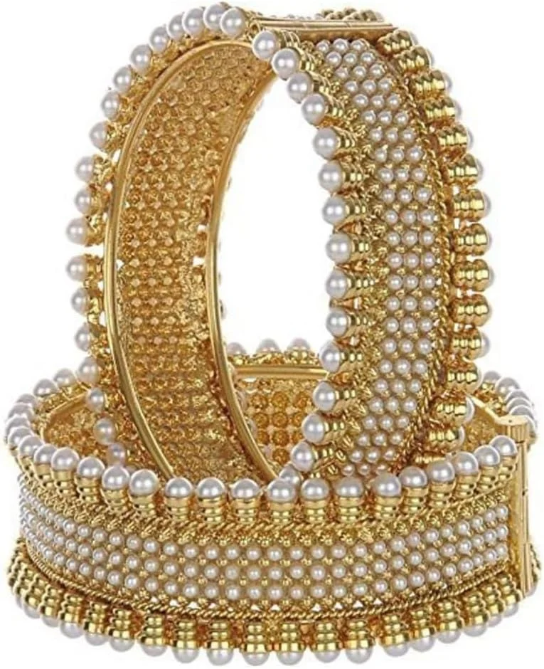 دستبند النگویی مرواریدی و روکش طلایی زنانه YouBella، طرح سنتی و شیک