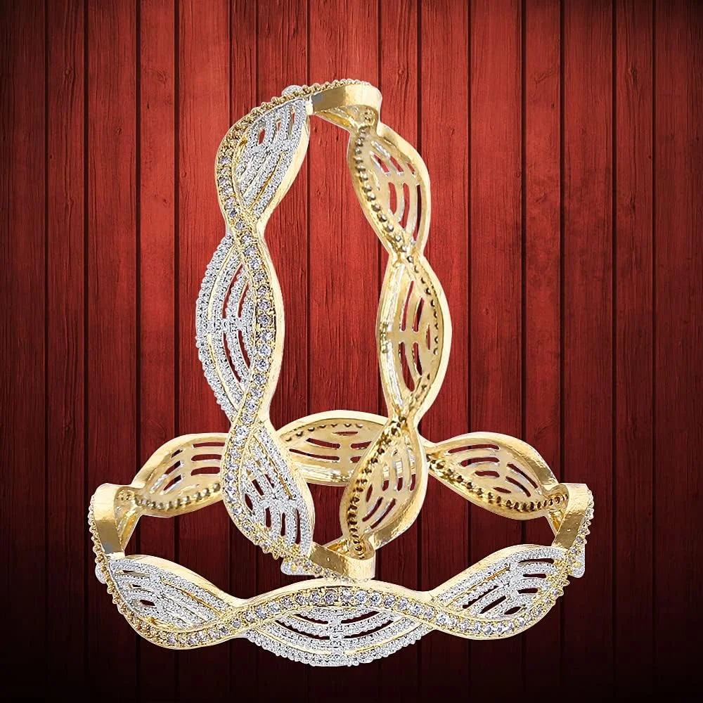 یوبلا، ست النگوی نگیندار طرح سنتی و شیک زنانه با روکش طلایی (طلایی)(YBBN_9010B_2.6) یوبلا، ست النگوی نگیندار طرح سنتی و شیک زنانه با روکش طلایی (طلایی)(YBBN_9010B_2.6)