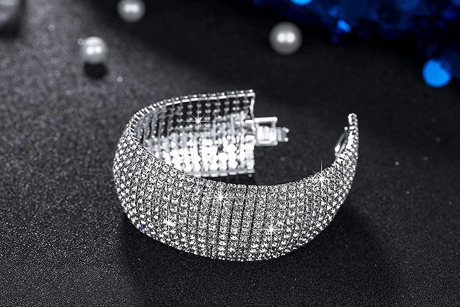 دستبند النگویی نقره ای شیک و جدید کریستالی YouBella برای دختران و زنان دستبند النگویی نقره ای شیک و جدید کریستالی YouBella برای دختران و زنان