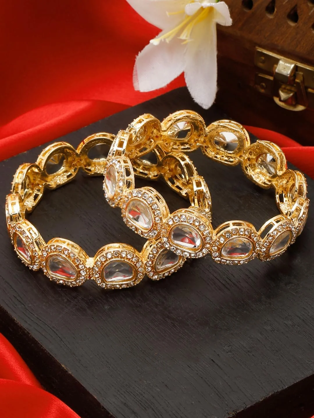 دستبند النگویی طلایی زنانه یوولا، مناسب بانوان و دختران دستبند النگویی طلایی زنانه یوولا، مناسب بانوان و دختران