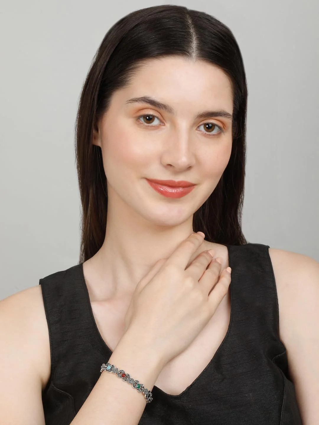 دستبند النگویی نقره ای رنگ با الهام از سلبریتی ها برای دختران و زنان (YBBN_92110) (چند رنگ) دستبند النگویی نقره ای رنگ با الهام از سلبریتی ها برای دختران و زنان (YBBN_92110) (چند رنگ)