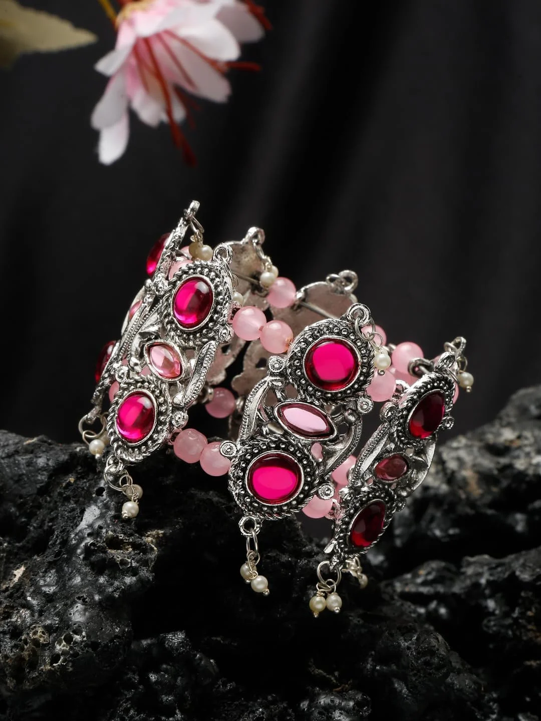 دستبند النگویی نقره ای اکسید شده با الهام از سلبریتی ها برای زنان و دختران (مدل 6) دستبند النگویی نقره ای اکسید شده با الهام از سلبریتی ها برای زنان و دختران (مدل 6)