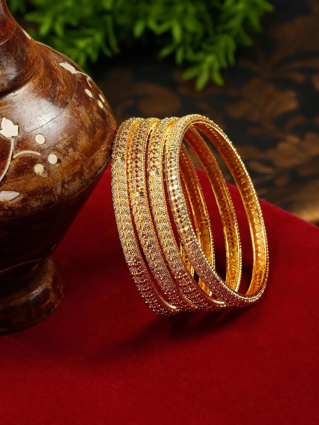 دستبند النگویی زنانه یوتبلا با روکش طلایی دستبند النگویی زنانه یوتبلا با روکش طلایی