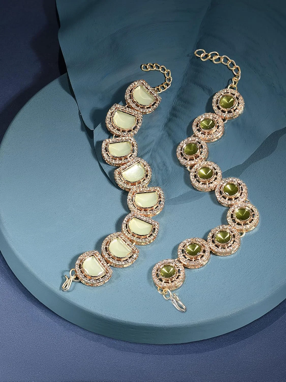 ZAVERI PEARLS ست دستبند زنانه شامل ۲ عدد دستبند چند رشته ای سبز رنگ با سنگ های مصنوعی و مهره های قومی - ZPFK16869 ZAVERI PEARLS ست دستبند زنانه شامل ۲ عدد دستبند چند رشته ای سبز رنگ با سنگ های مصنوعی و مهره های قومی - ZPFK16869