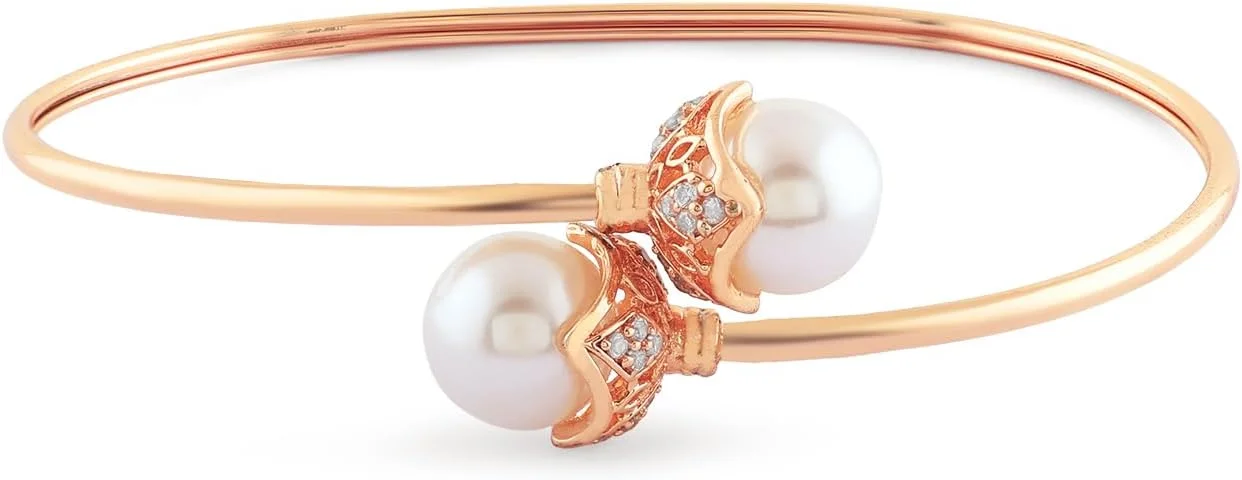 دستبند النگویی برنجی زنانه نگین‌دار با روکش رزگلد و مزین به زیرکونیا و مروارید - ZPFK17184