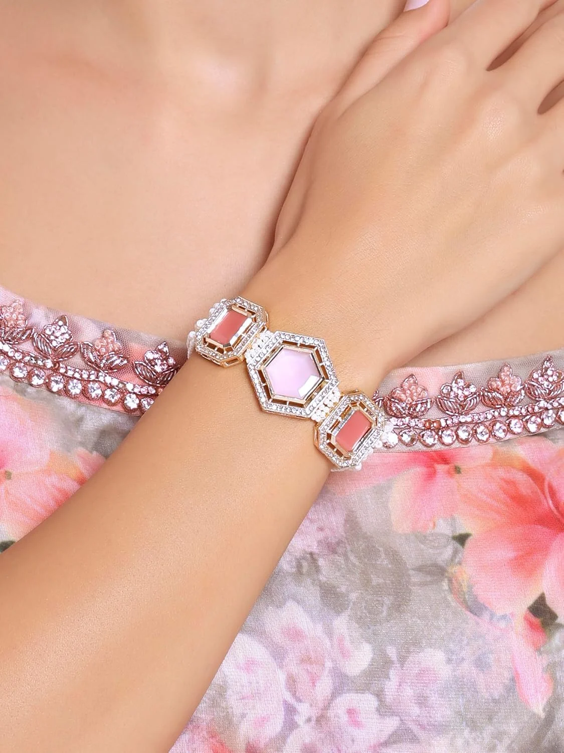 دستبند چند رشته ای مهره و سنگ مصنوعی صورتی زنانه ZAVERI PEARLS مدل ZPFK16671 دستبند چند رشته ای مهره و سنگ مصنوعی صورتی زنانه ZAVERI PEARLS مدل ZPFK16671