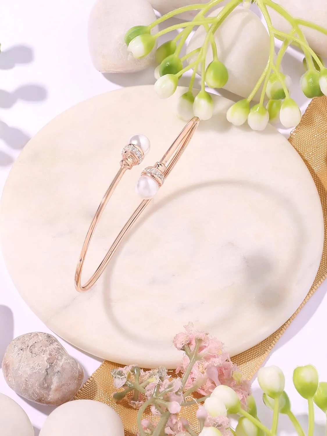 دستبند النگویی برنجی زنانه نگیندار با روکش رزگلد و تزیین شده با زیرکونیا کوبیک درخشان ZAVERI PEARLS مدل ZPFK16899 دستبند النگویی برنجی زنانه نگیندار با روکش رزگلد و تزیین شده با زیرکونیا کوبیک درخشان ZAVERI PEARLS مدل ZPFK16899