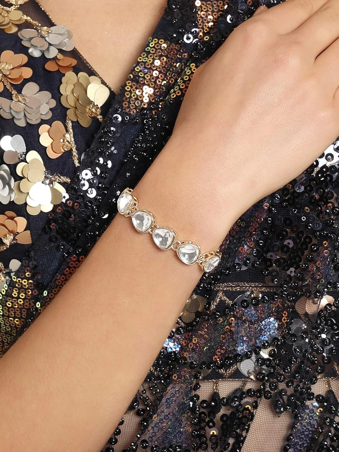 دستبند زنانه طرح طلا با سنگ های مصنوعی زاوری پرلز - ZPFK16596 دستبند زنانه طرح طلا با سنگ های مصنوعی زاوری پرلز - ZPFK16596