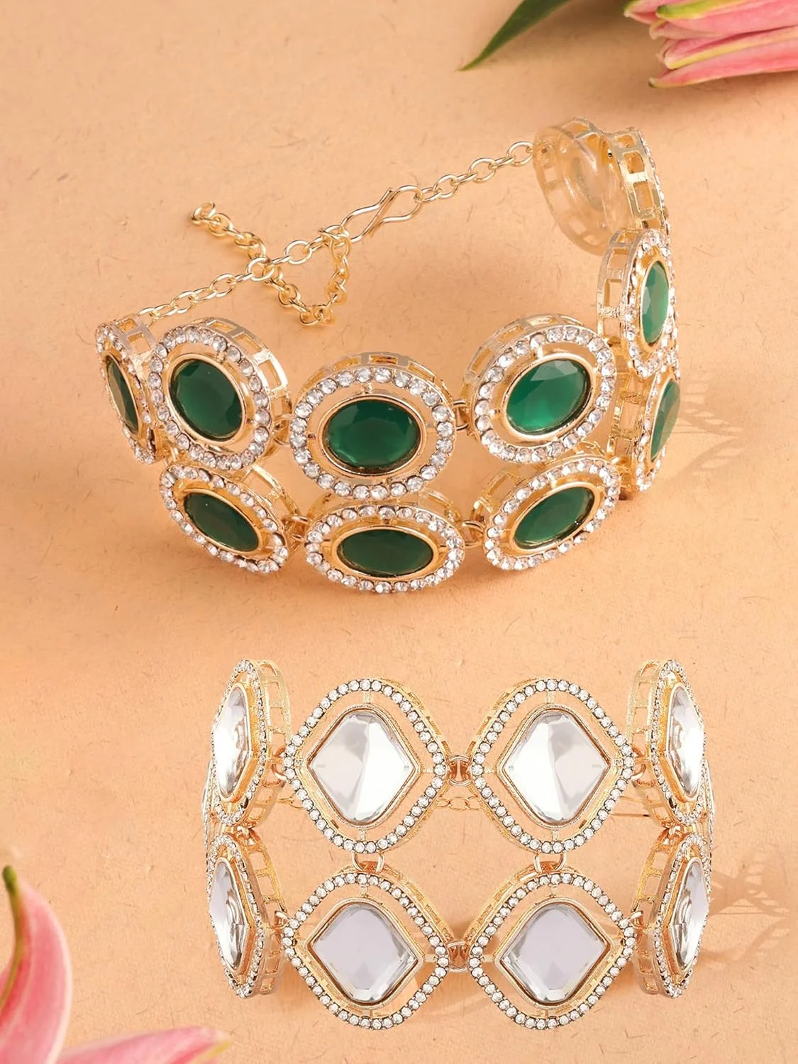 ZAVERI PEARLS ست دستبندهای ادغام شده با سنگ های سبز و الماس های اتریشی درخشان برای زنان - ZPFK17944 (ست 2 عددی) ZAVERI PEARLS ست دستبندهای ادغام شده با سنگ های سبز و الماس های اتریشی درخشان برای زنان - ZPFK17944 (ست 2 عددی)