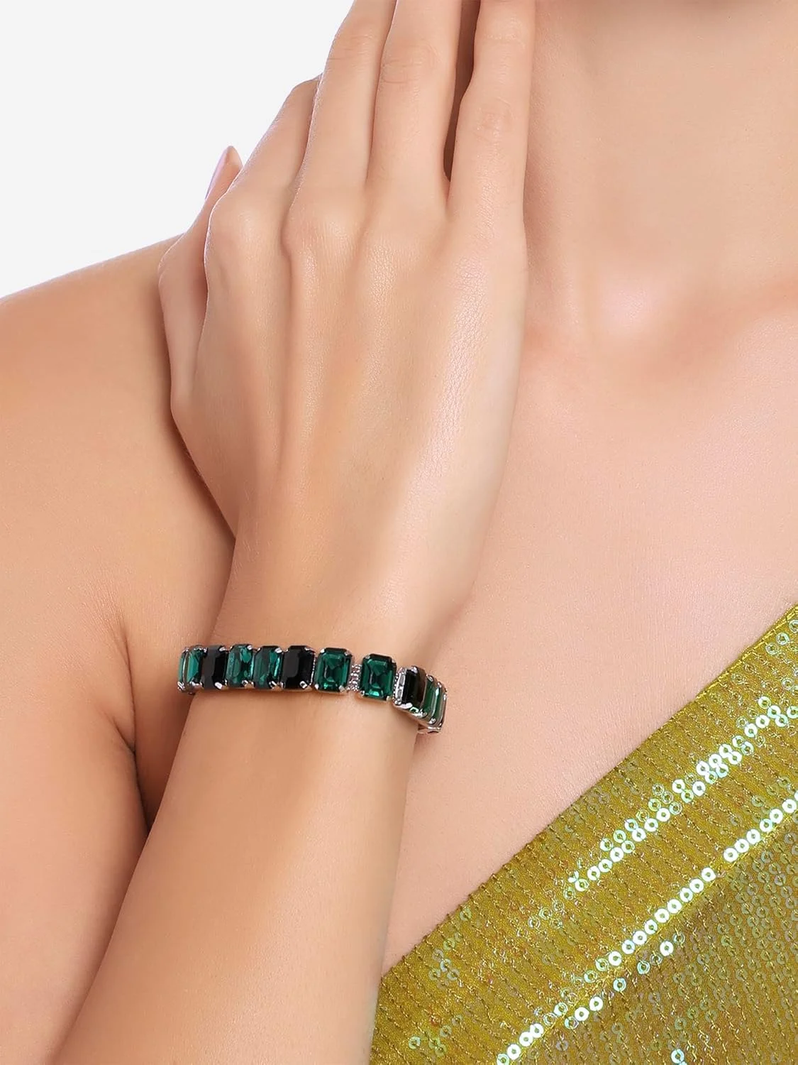 دستبند النگویی نگین دار سبز و مشکی زنانه زاوری پرلز - ZPFK16711 دستبند النگویی نگین دار سبز و مشکی زنانه زاوری پرلز - ZPFK16711