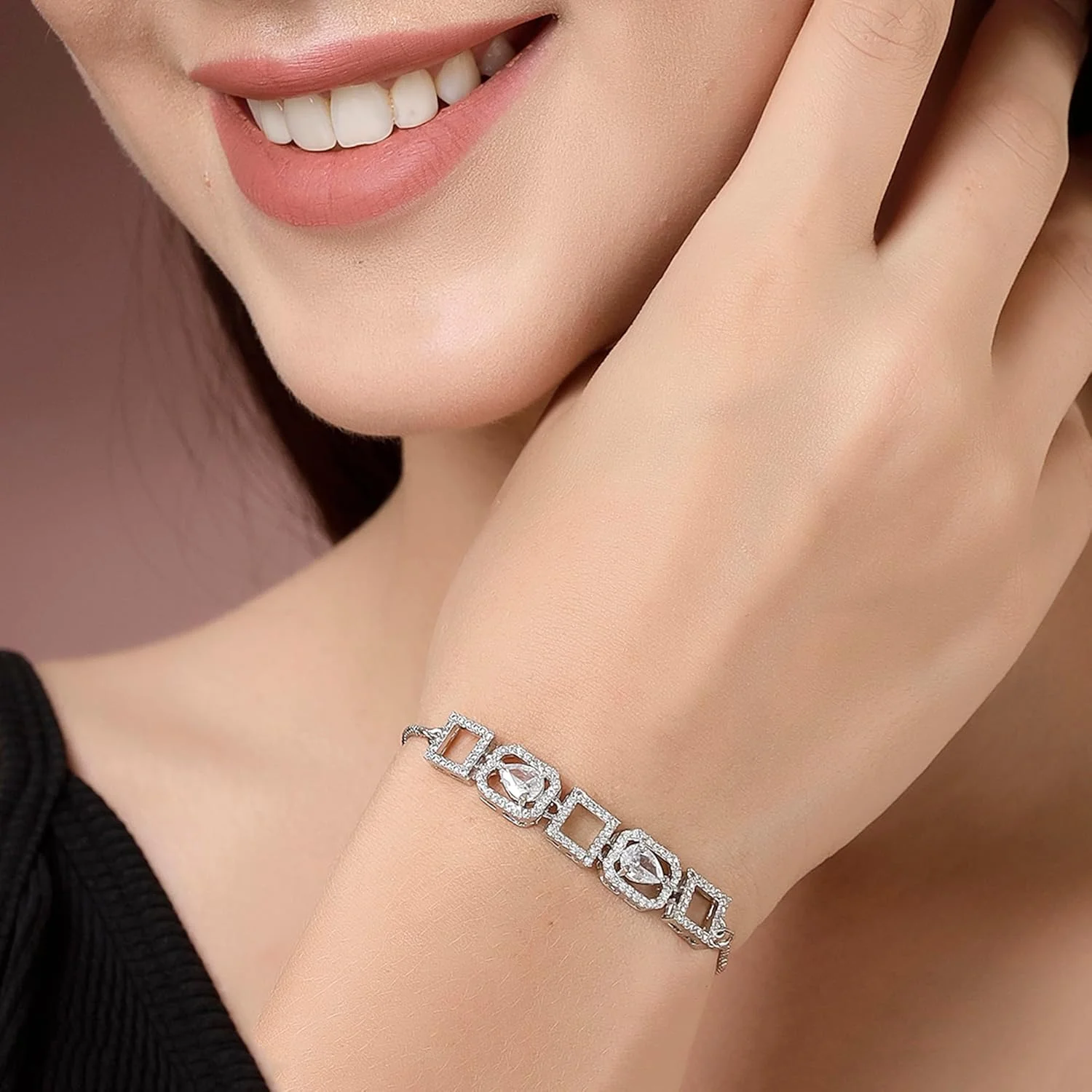 دستبند زنانه ژنم، دستبند شیک نقره ای با روکش رودیوم و نگین های کریستالی و الماس آمریکایی درخشان، مناسب برای زنان و دختران دستبند زنانه ژنم، دستبند شیک نقره ای با روکش رودیوم و نگین های کریستالی و الماس آمریکایی درخشان، مناسب برای زنان و دختران