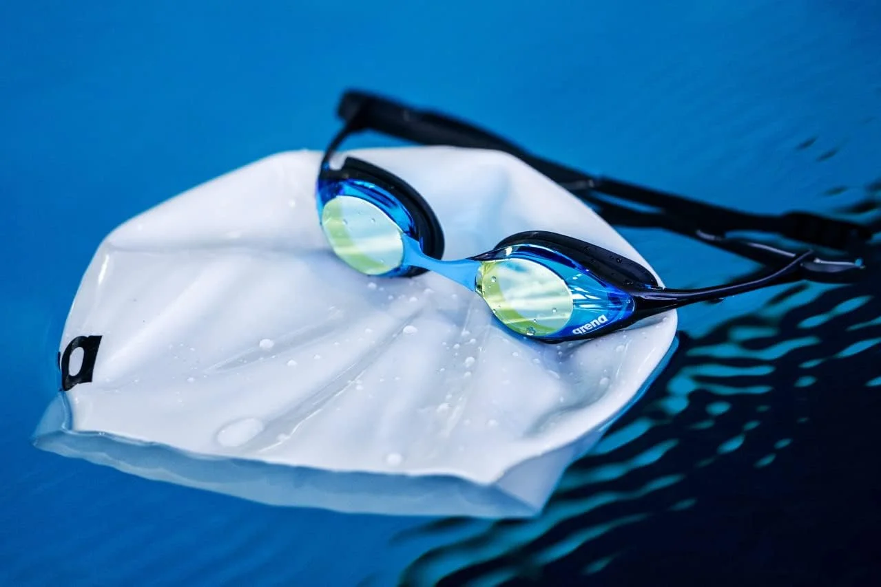 کلاه شنا مسابقه ای سیلیکونی آرنا مدل Molded PRO II مناسب برای خانم ها و آقایان، طراحی سه بعدی مدرن، سایز مناسب