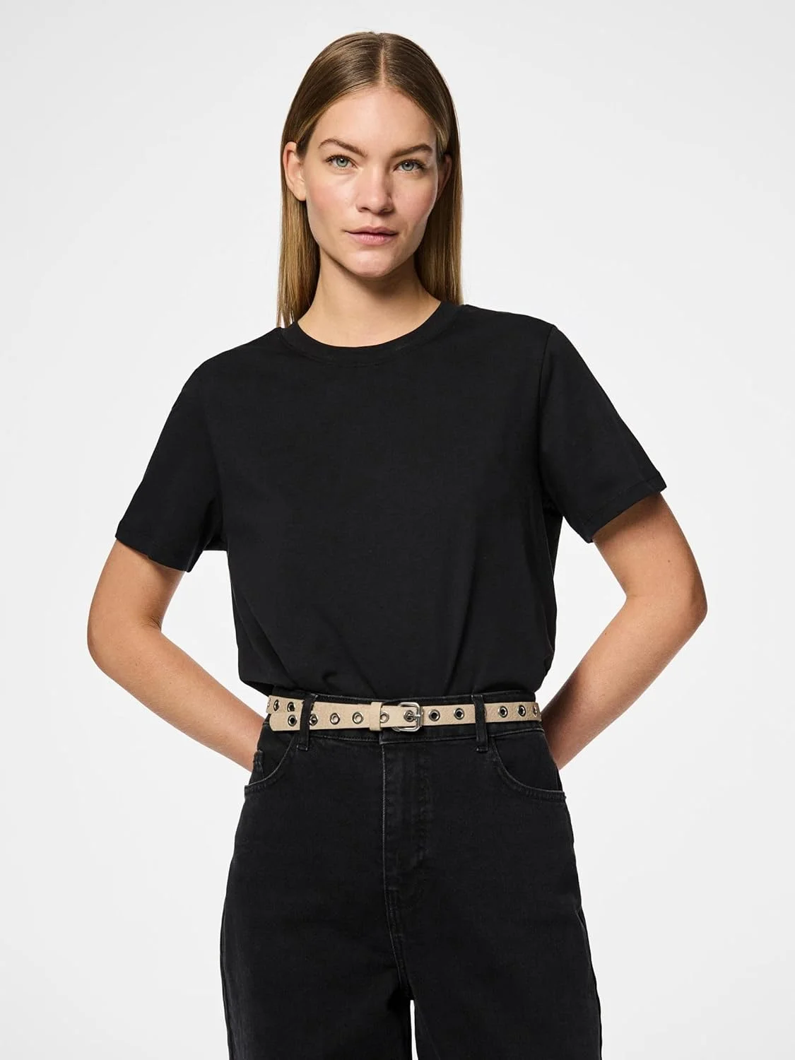 کمربند زنانه باریک سوراخ دار Pcnalika از برند PIECES