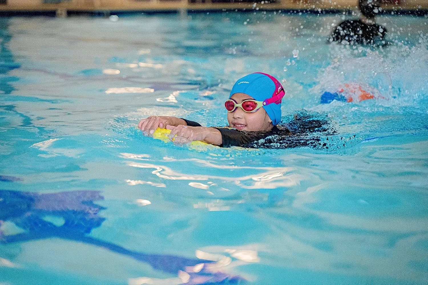 عینک شنای کودکان FINIS DragonFly - مناسب سنین 3 تا 6 سال، بند شناور قابل تنظیم، محافظت در برابر اشعه ماوراء بنفش، ضد بخار - طرح پولک