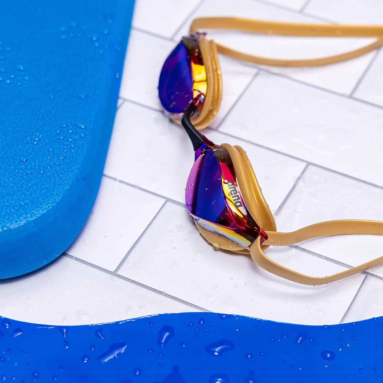 عینک شنا مسابقه ای آرنا مدل Python، محافظت در برابر اشعه ماوراء بنفش، ضد بخار، بند دوتایی، لنز آینه ای، مسی/سفید/شرابی عینک شنا مسابقه ای آرنا مدل Python، محافظت در برابر اشعه ماوراء بنفش، ضد بخار، بند دوتایی، لنز آینه ای، مسی/سفید/شرابی