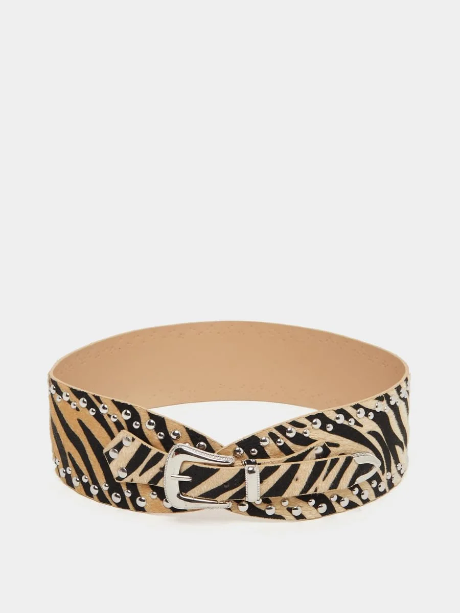 کمربند زنانه استایلی با طرح گورخری و سگک زبانه ای و جزئیات پرچ دار - چند رنگ - سایز آزاد