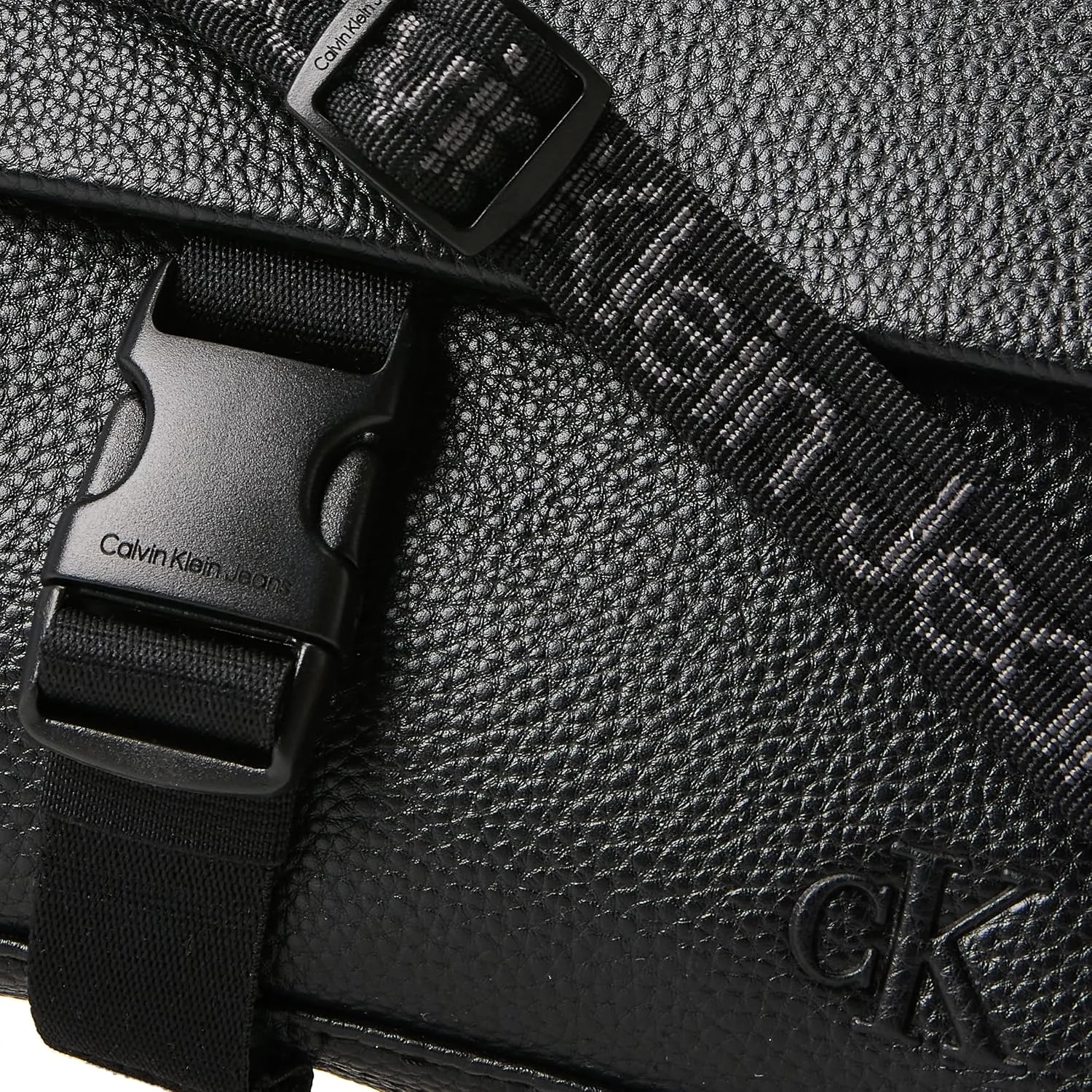 کیف رودوشی باریک مردانه کلوین کلاین جینز مدل ULTRALIGHT SLIM FLAP