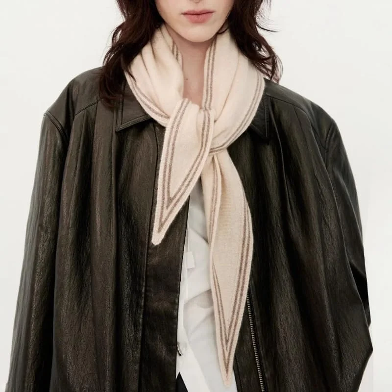شال گردن مثلثی بافتنی، شال سر زنانه، شال مد وای تو کی، شال سبک وزن، خاکی